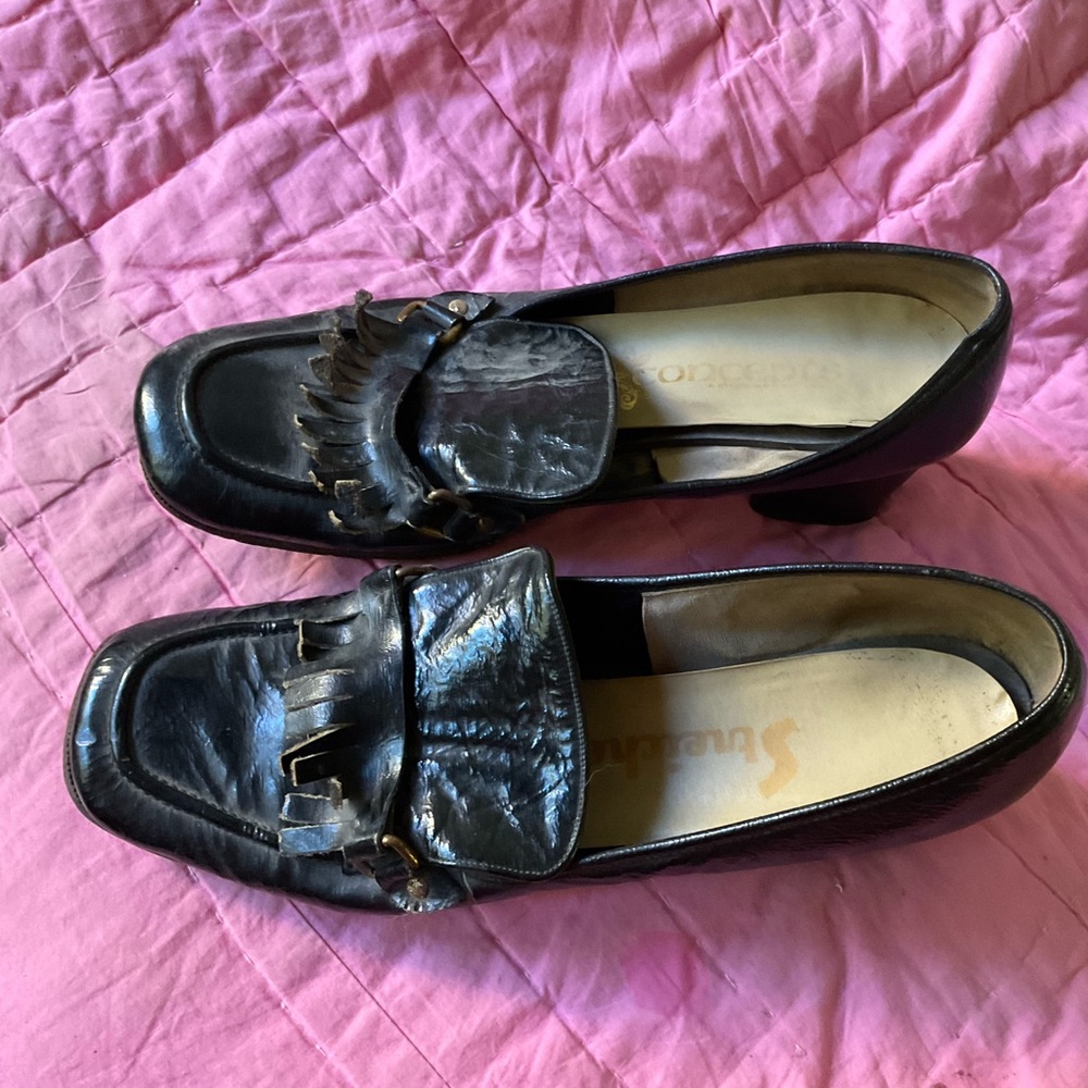 Vintage Streikers women’s leather loafers with small chunky heel.